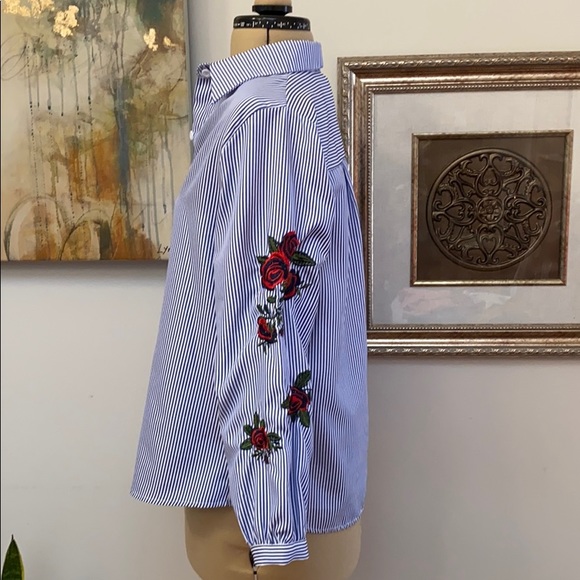 Blue pinstripes with rose embroidered sleeves - Picture 2 of 7